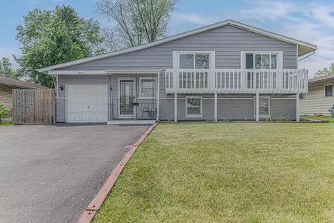 1006 Tacoma St, Carpentersville, IL 60110