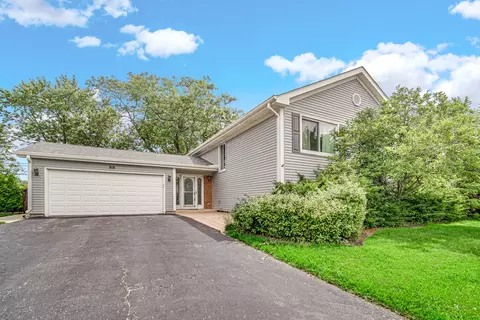 818 Woodbine Cir, Lake Zurich, IL 60047