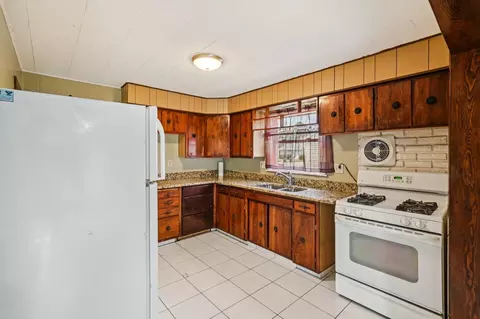 529 E Pleasure Ct, Aurora, IL 60506 photo 4