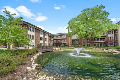 4 Oak Brook Club Dr #F102, Oak Brook, IL 60523