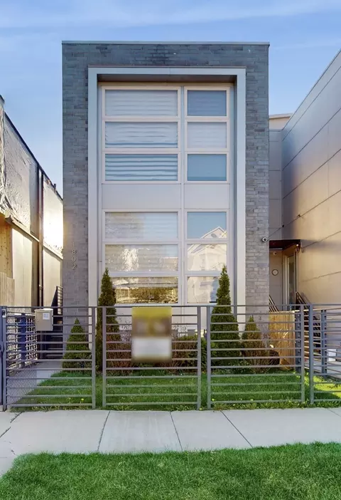 1802 N Mozart St, Chicago, IL 60647