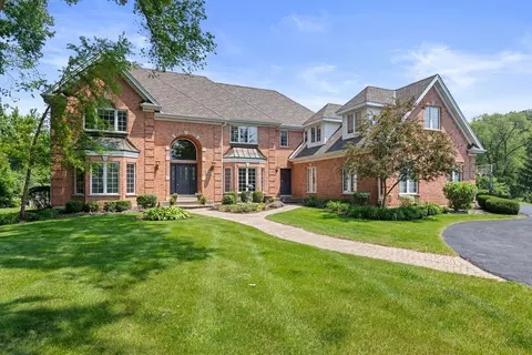 2188 Inverray Rd, Inverness, IL 60067