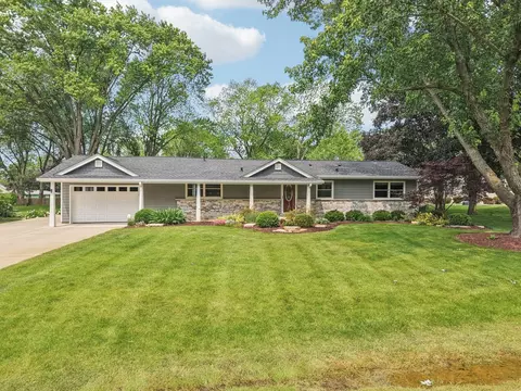 1508 Greenbriar Ln, Schaumburg, IL 60193