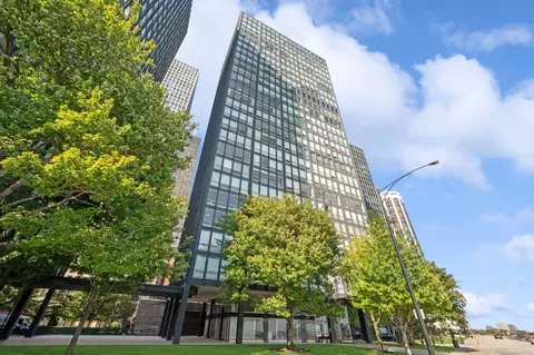 880 N Lake Shore Dr #8G, Chicago, IL 60611