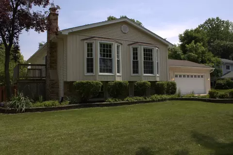 2305 Kingston Dr, Wheaton, IL 60189 photo 1