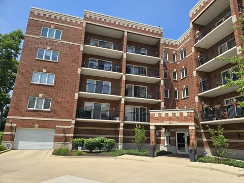 455 W Front St #307, Wheaton, IL 60187