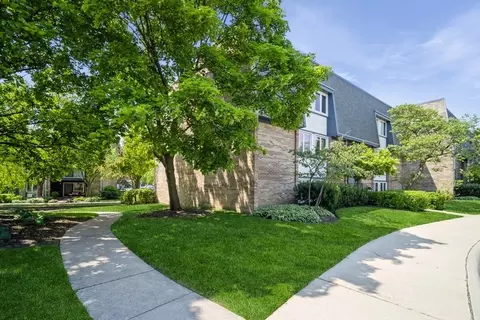 2009 Ammer Ridge Ct #102, Glenview, IL 60025
