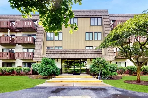 12900 W Heiden Cir #4301, Lake Bluff, IL 60044