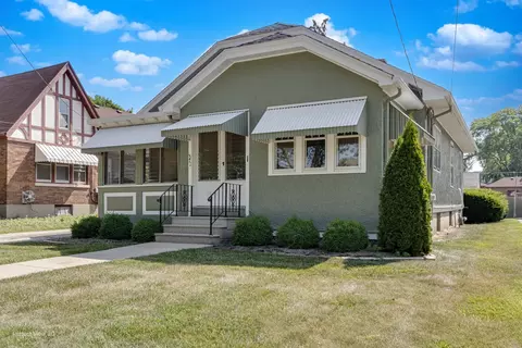 Exterior - 371 Elm St, Elgin, IL 60123 photo 3 of 5