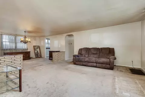 Living - 371 Elm St, Elgin, IL 60123 photo 1 of 2