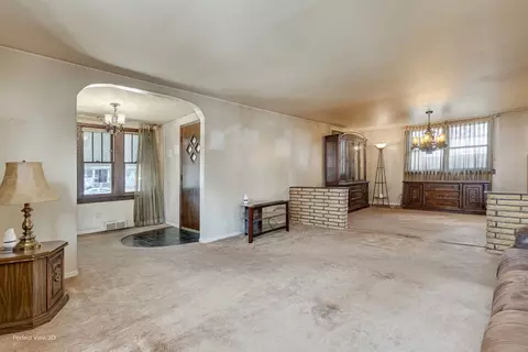 Living - 371 Elm St, Elgin, IL 60123 photo 2 of 2