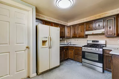 Kitchen - 371 Elm St, Elgin, IL 60123 photo 2 of 3