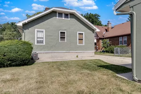 Exterior - 371 Elm St, Elgin, IL 60123 photo 5 of 5