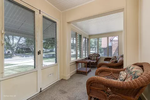 Exterior - 371 Elm St, Elgin, IL 60123 photo 4 of 5
