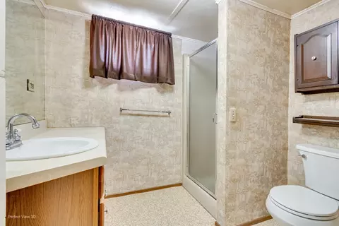 Bath - 371 Elm St, Elgin, IL 60123 photo 3 of 3