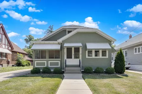 Exterior - 371 Elm St, Elgin, IL 60123 photo 2 of 5