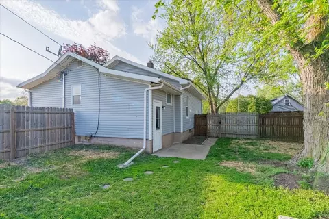 Exterior - 800 E Webster St, Clinton, IL 61727 photo 10 of 10