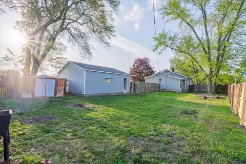 Exterior - 800 E Webster St, Clinton, IL 61727 photo 9 of 10