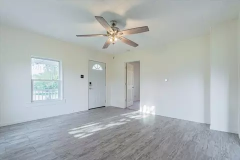 Living - 800 E Webster St, Clinton, IL 61727 photo 2 of 3