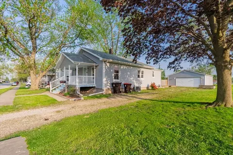Exterior - 800 E Webster St, Clinton, IL 61727 photo 2 of 10