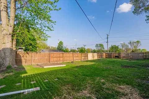 Exterior - 800 E Webster St, Clinton, IL 61727 photo 7 of 10