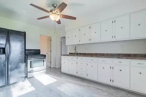 Kitchen - 800 E Webster St, Clinton, IL 61727 photo 1 of 1