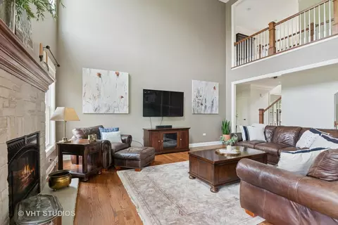 76 Landon Cir, Wheaton, IL 60189 photo 4