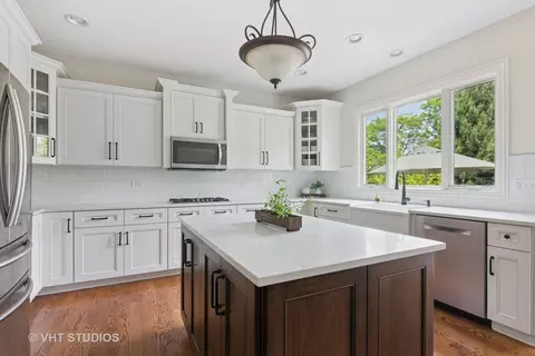 76 Landon Cir, Wheaton, IL 60189 photo 9