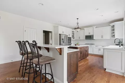 76 Landon Cir, Wheaton, IL 60189 photo 8