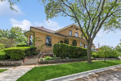 1141 N Ridgeland Ave, Oak Park, IL 60302