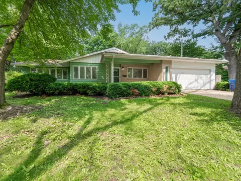 214 Knollwood Dr, Dekalb, IL 60115