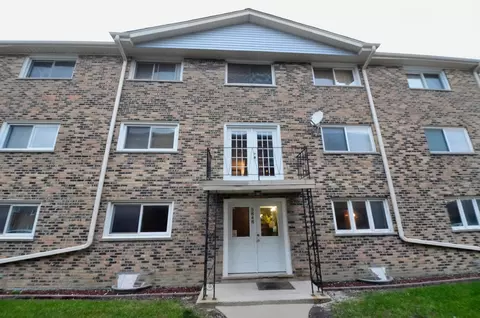 5848 W 76th Pl #202, Burbank, IL 60459