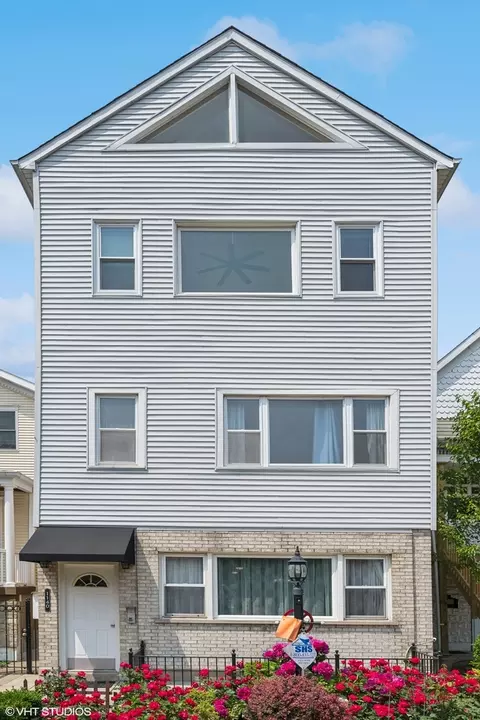 1140 W Barry Ave, Chicago, IL 60657
