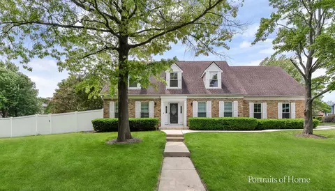631 S Whispering Hills Dr, Naperville, IL 60540
