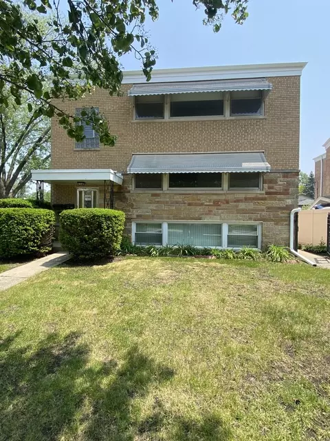8945 N Wisner St, Niles, IL 60714