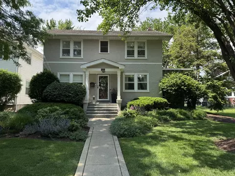 228 Olmsted Rd, Riverside, IL 60546