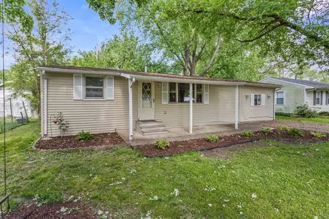 1003 S Pleasantview Dr, Tuscola, IL 61953