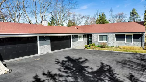 3256 Westview Dr, Northbrook, IL 60062