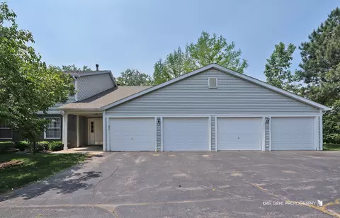 620 Mallard Ct #C1, Bartlett, IL 60103