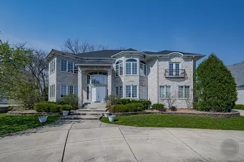 8 S320 Hampton Cir, Naperville, IL 60540 photo 2
