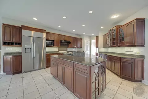 8 S320 Hampton Cir, Naperville, IL 60540 photo 17
