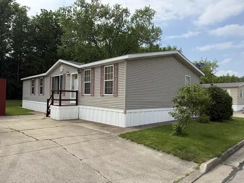 1141 11th St, Bloomington, IL 61704 photo 2