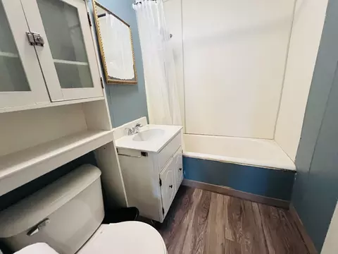 Bath - 506 Scribner St, Joliet, IL 60432 photo 1 of 1
