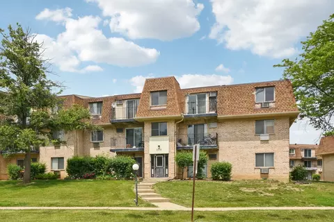 226 Shorewood Dr #2A, Glendale Heights, IL 60139