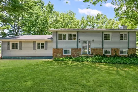 12126 Maple Hill Dr, Farmer City, IL 61842
