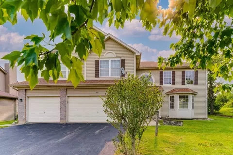 1927 Oaktree Trl, Lake Villa, IL 60046