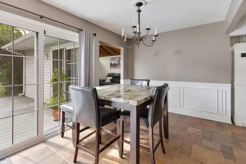 Dining - 1850 Pierce Rd, Hoffman Estates, IL 60169 photo 1 of 2