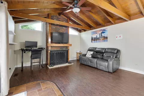 Living - 1850 Pierce Rd, Hoffman Estates, IL 60169 photo 3 of 3
