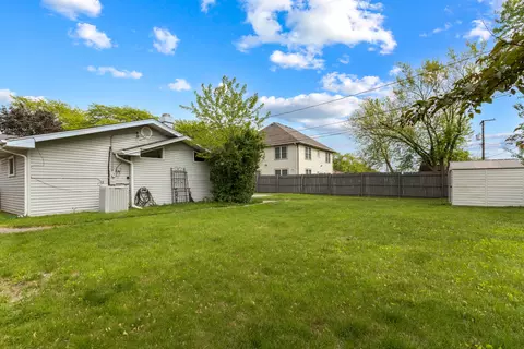 Exterior - 1850 Pierce Rd, Hoffman Estates, IL 60169 photo 7 of 7