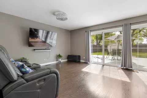 Living - 1850 Pierce Rd, Hoffman Estates, IL 60169 photo 2 of 3